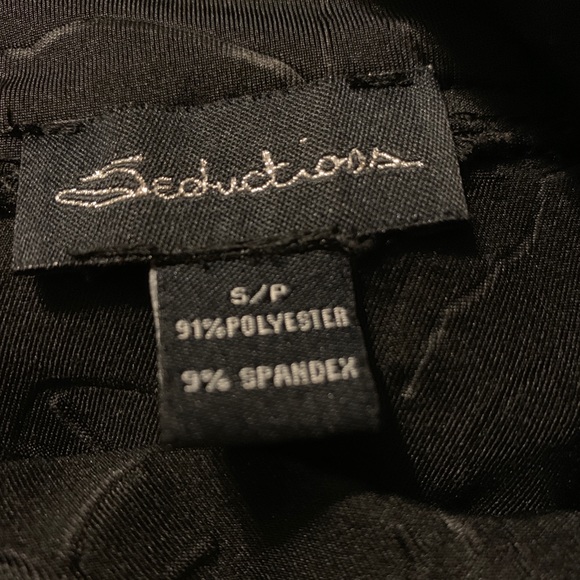 Cute skirt with rose print and zipper up back - Picture 5 of 5